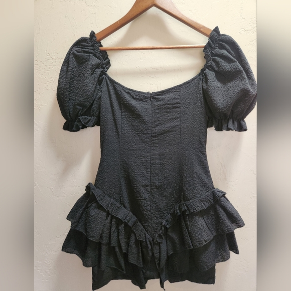 Pretty Little Thing Black Textured Puff Sleeve Frill Skirt Bodycon Dress - Picture 2 of 9